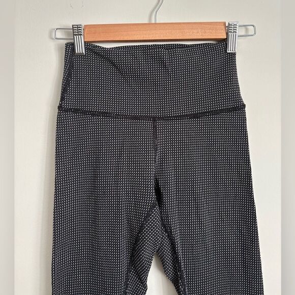 Lululemon Black Grey and White Wunder Under Legging - Picture 2 of 8